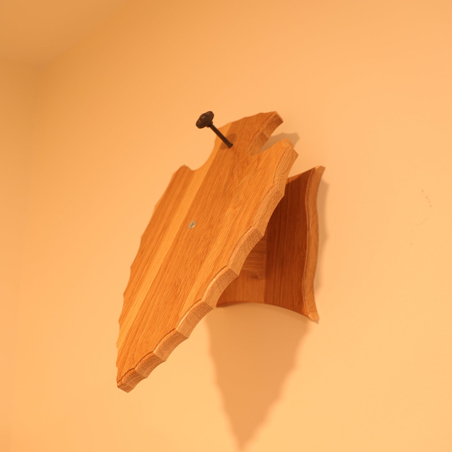 Arrowhead pedestal wall or tabletop mount