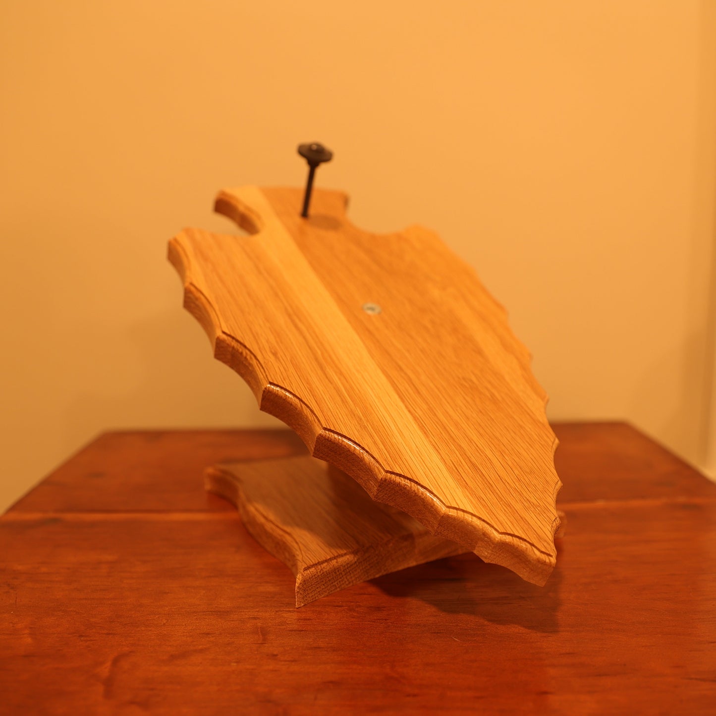 Arrowhead pedestal wall or tabletop mount