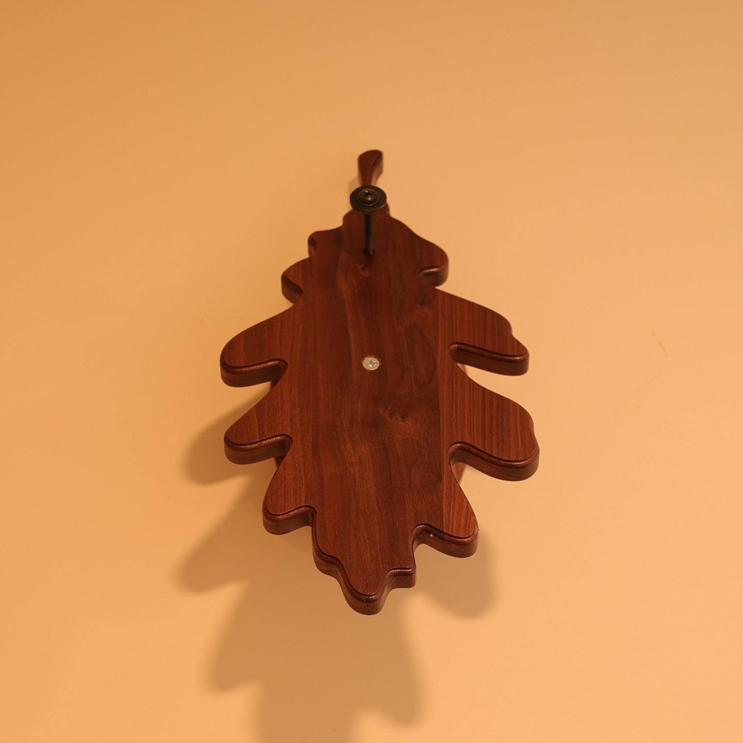 Leaf pedestal wall or tabletop mount